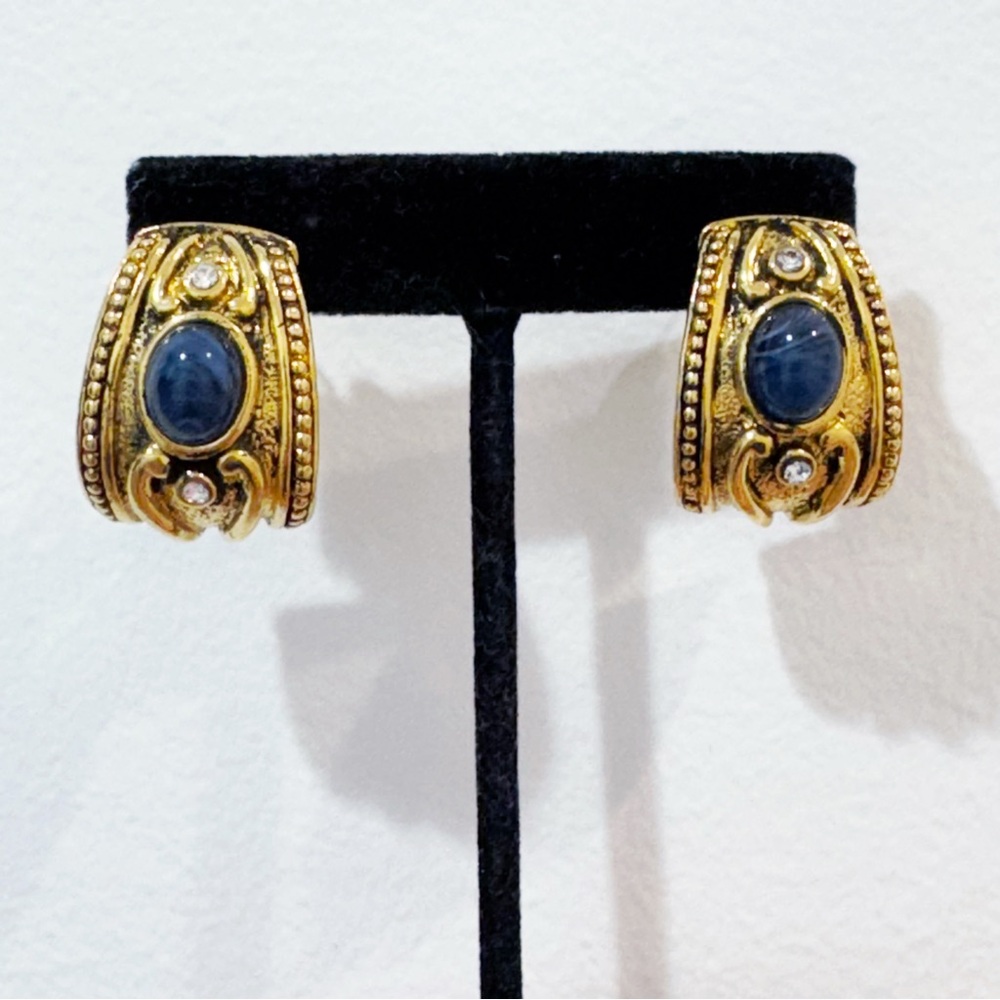 Vtg Avon Gold Tone Blue Cabochon Etruscan 1/2 Hoop Earrings
